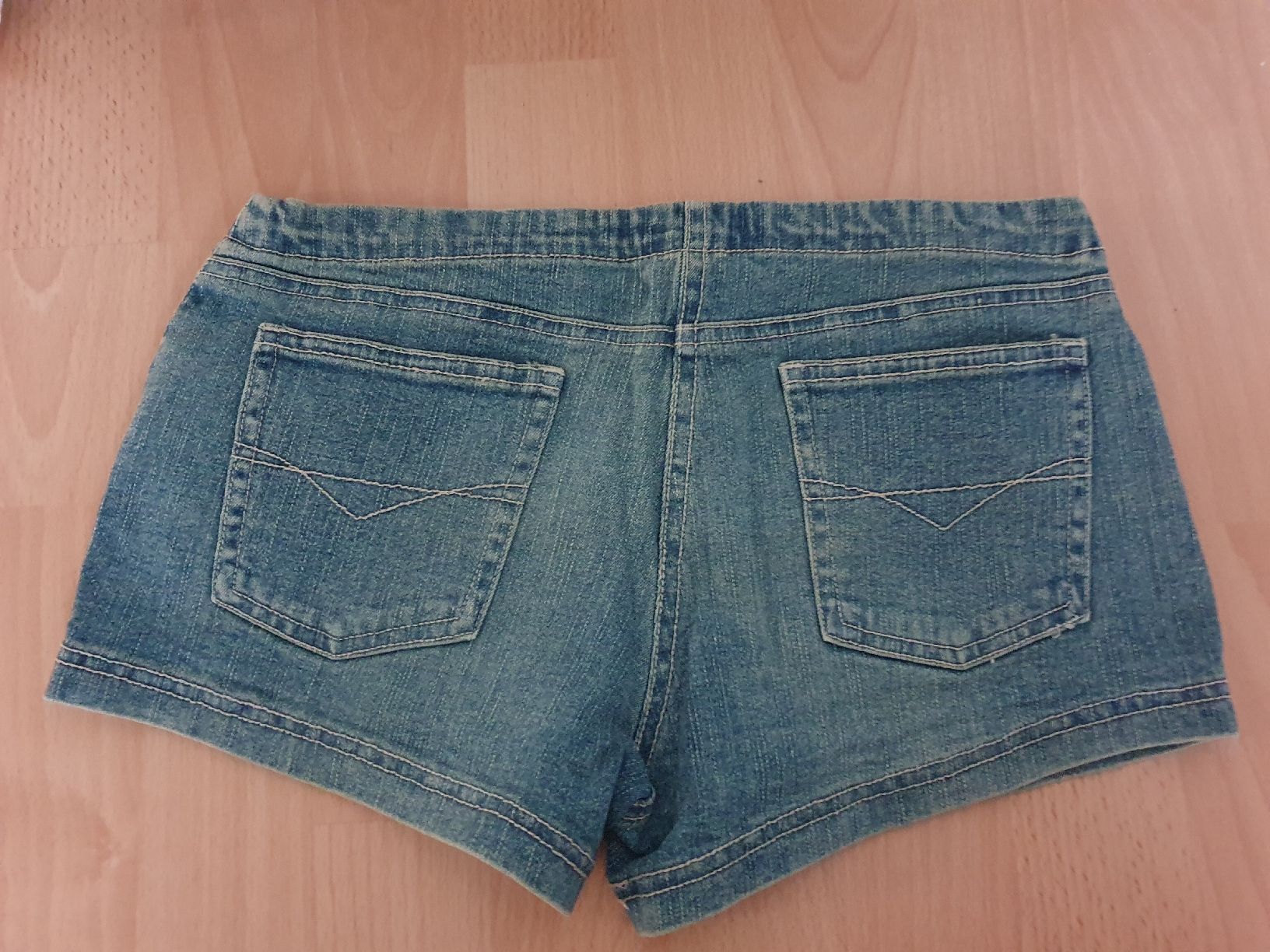C&A Pantaloni: neue Jeansshorts – Nuovo (secondo la descrizione) da St. Gallen venduto da 1811123 1