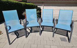 4 Gartenstühle  /Aluminium mit blauem Textilbezug; stapelbar