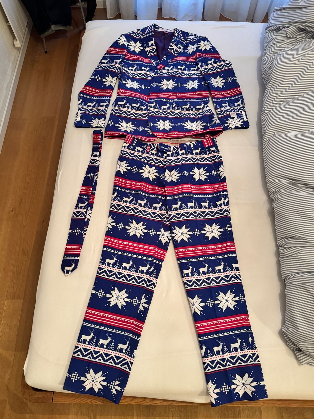 Completi: Anzug mit Winter X-mas Design – Usato da zürich venduto da oives22 1