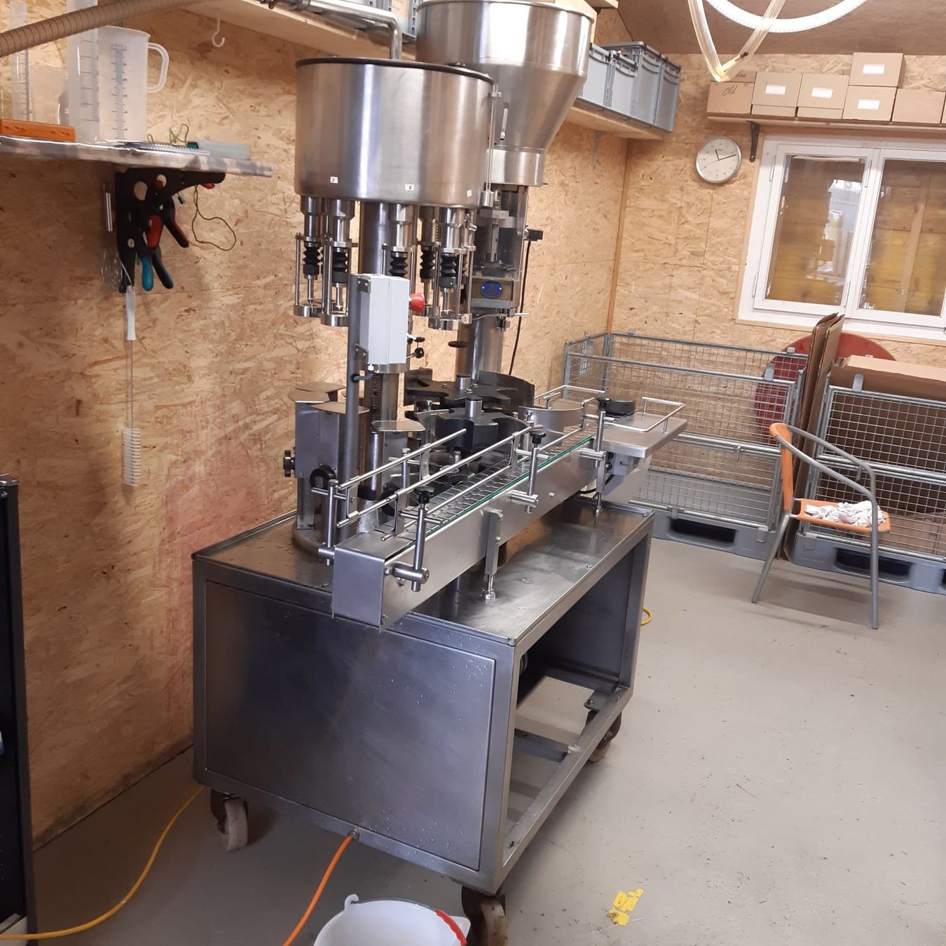 Toutes les machines: Mise en bouteille automatique 8 becs – D'occasion à Noës par Callagan 2