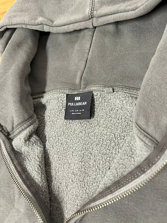 Pull&Bear Maglioni & Felpe: Pull&Bear grauer Ziphoodie – Usato da Churwalden venduto da vin_mc2c 2