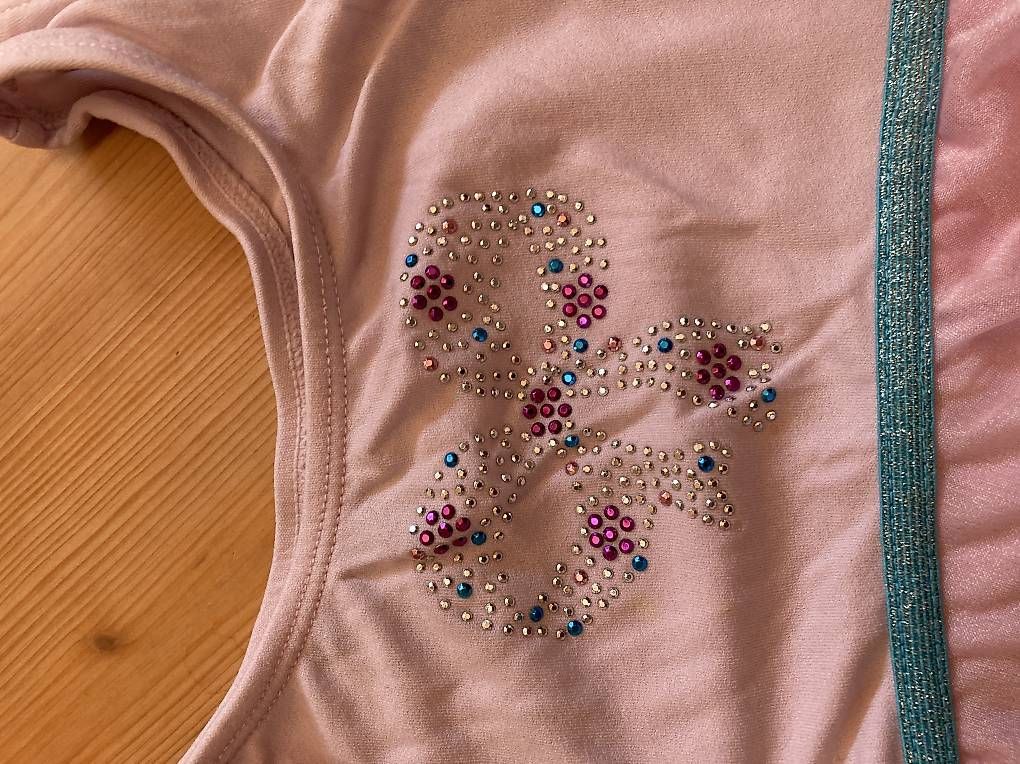 Scarpe, pantaloni & magliette da ginnastica: Turnbody/Turnkleidchen Gr. 134/140 – Usato da Brunnadern venduto da Bumlebee 1