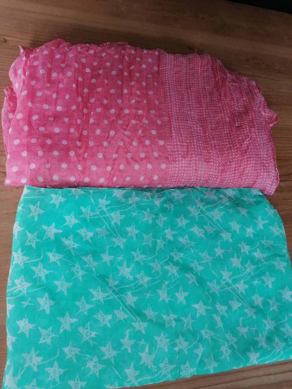 Altro abbigliamento per bambina: 2 Foulard /Loup – Usato da Solothurn venduto da Shanty.20