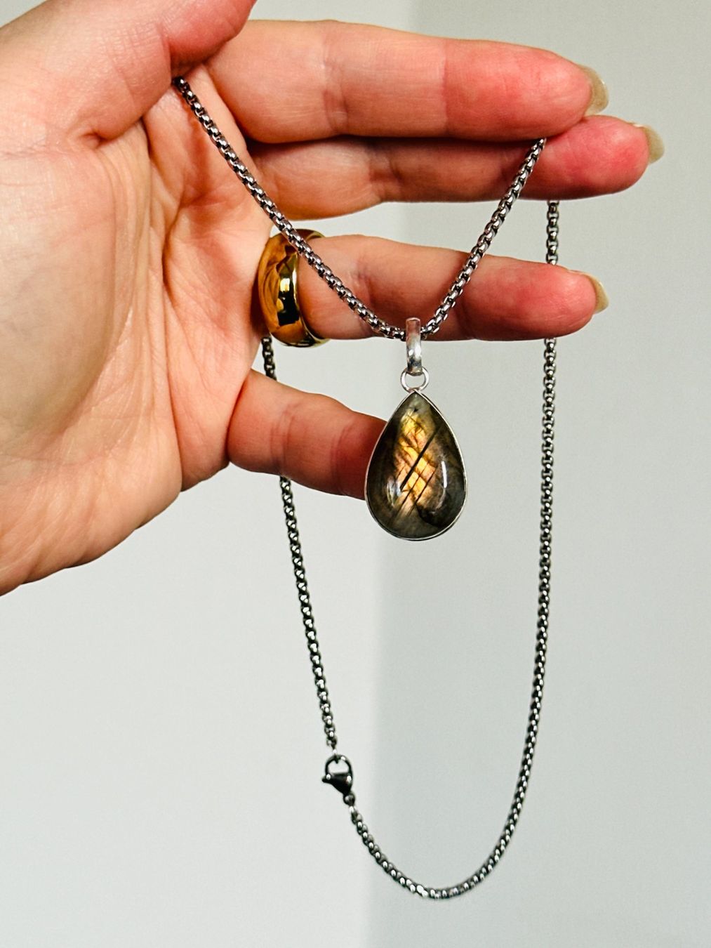 Ketten: Fashionable labradorite necklace – Neu und originalverpackt aus Genève von AGBERG 8