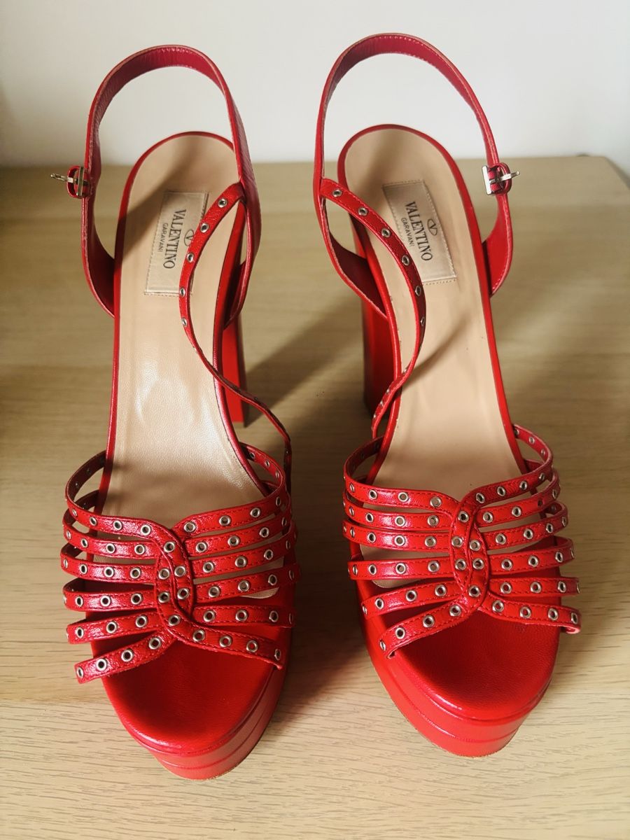 Valentino Chaussures femmes: Chaussures Valentino compensées  – D'occasion à Troistorrents par gag_k7q6