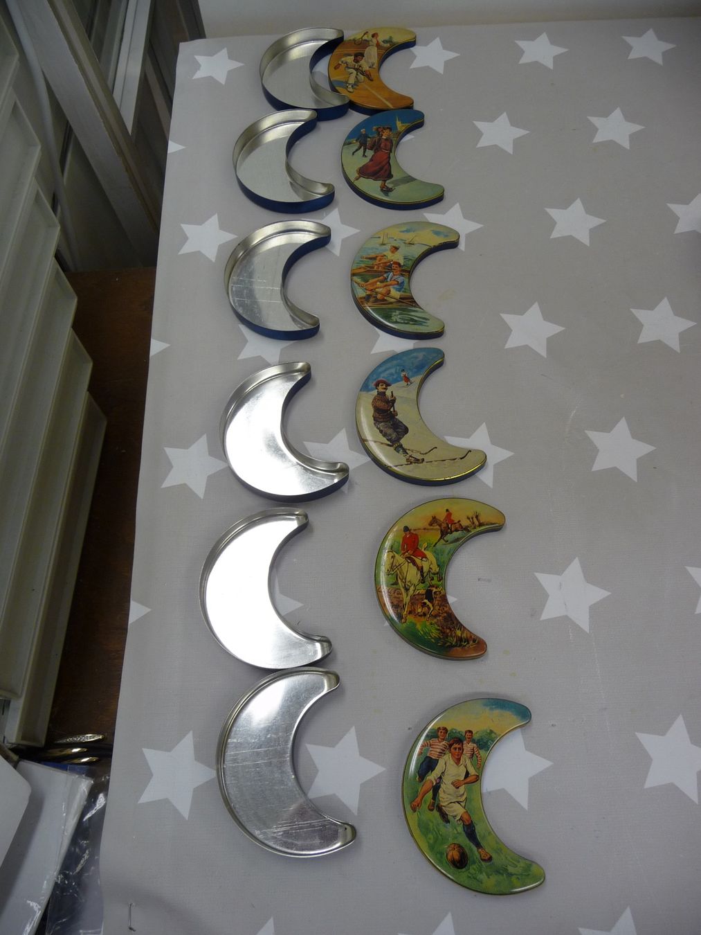Altro in Decorazioni & Accessori: 6 kleine Läckerli Huus Blechdosen – Usato da Rafz venduto da Powacaddy 1