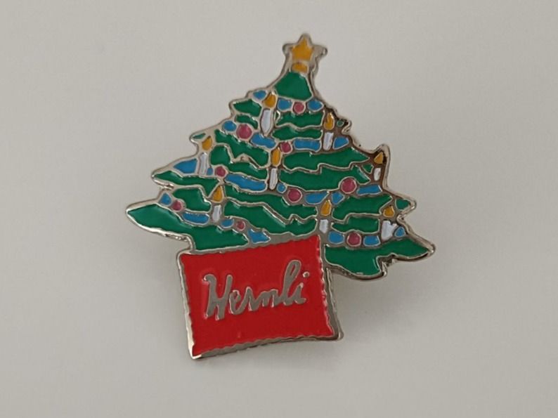 Plaketten & Abzeichen: Pin Wernli Weihnachtsbaum - Box 8 – Gebraucht aus Köniz von Pinscollect