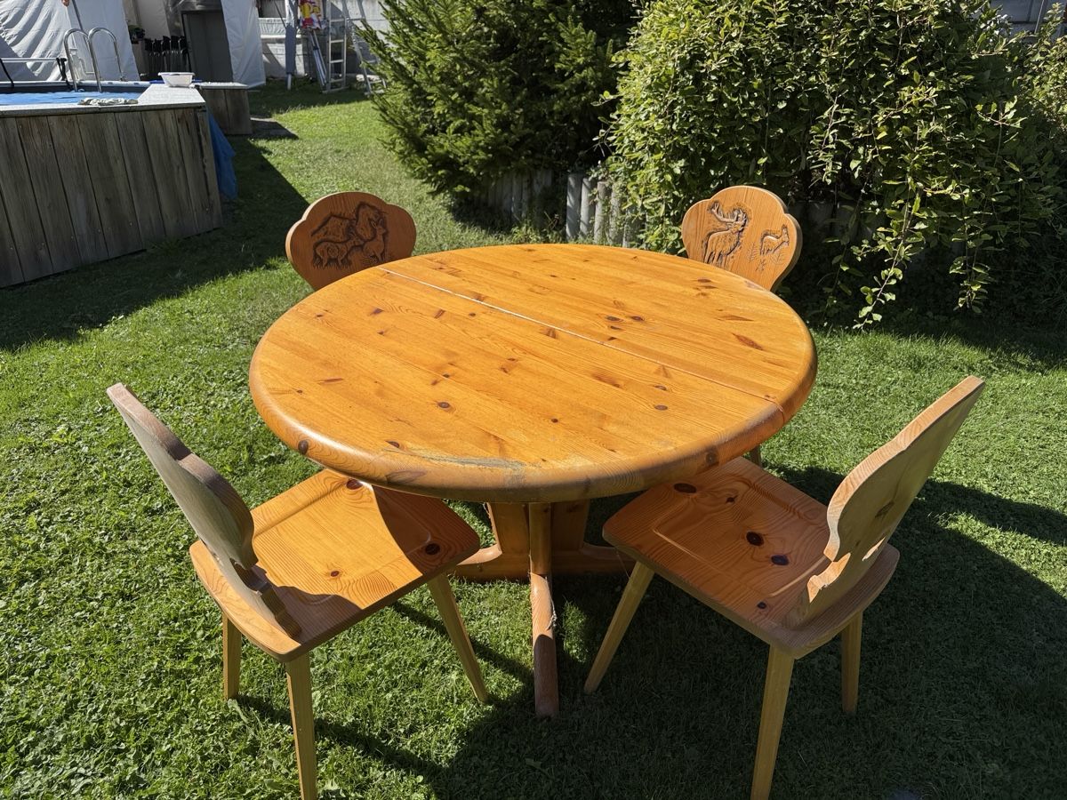 Set di tavolo e panche: Tisch mit 4 Stabellen – Usato da Hofstetten BE venduto da Alpheidi75 1