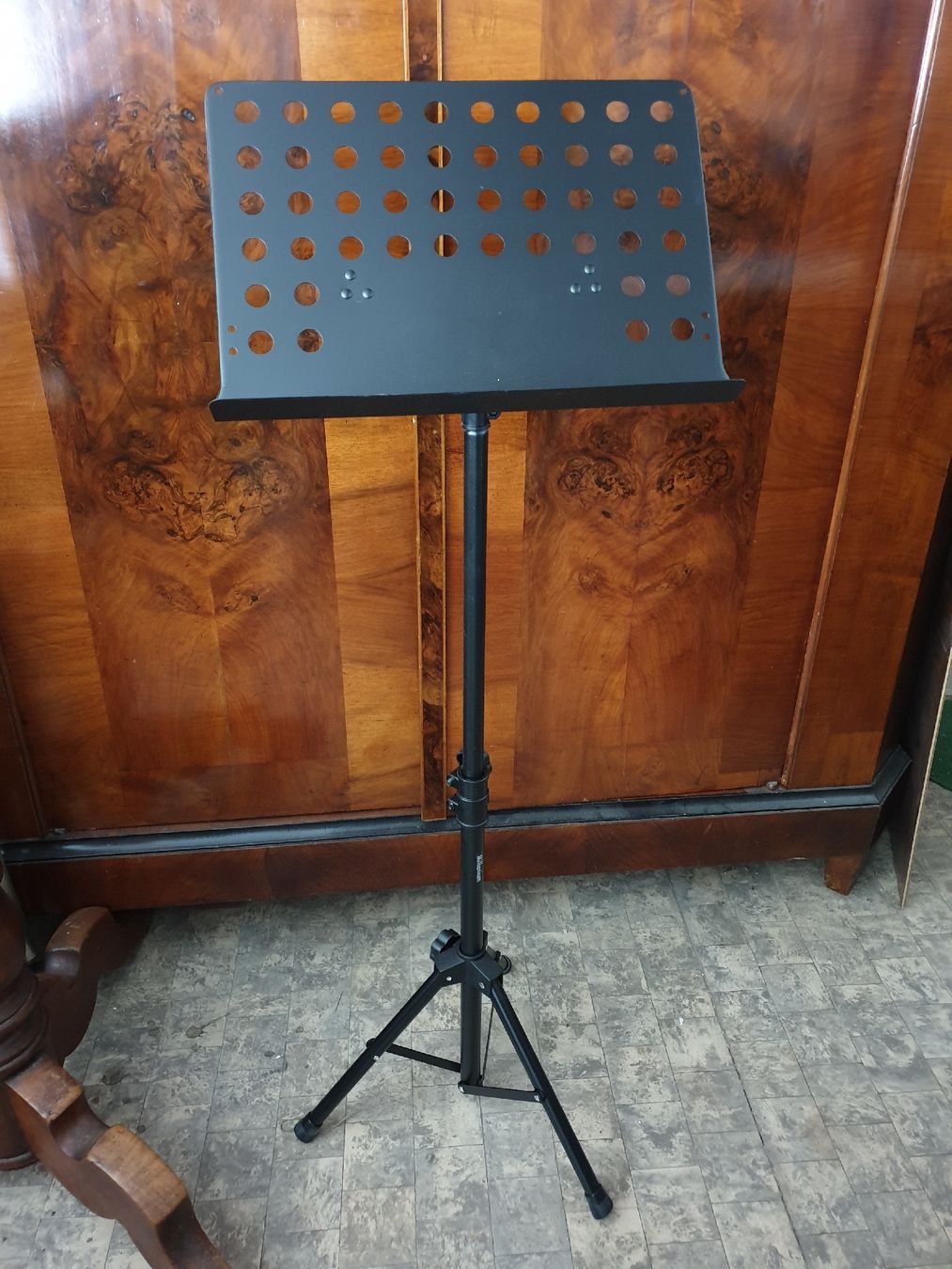 Supporti per strumenti musicali & leggii: neuer professioneller Notenständer – Nuovo e nell'imballaggio originale da Herisau venduto da Musikfestival