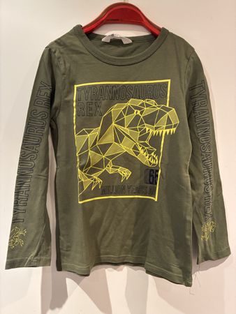 Schönes Langarmshirt Gr. 122/128