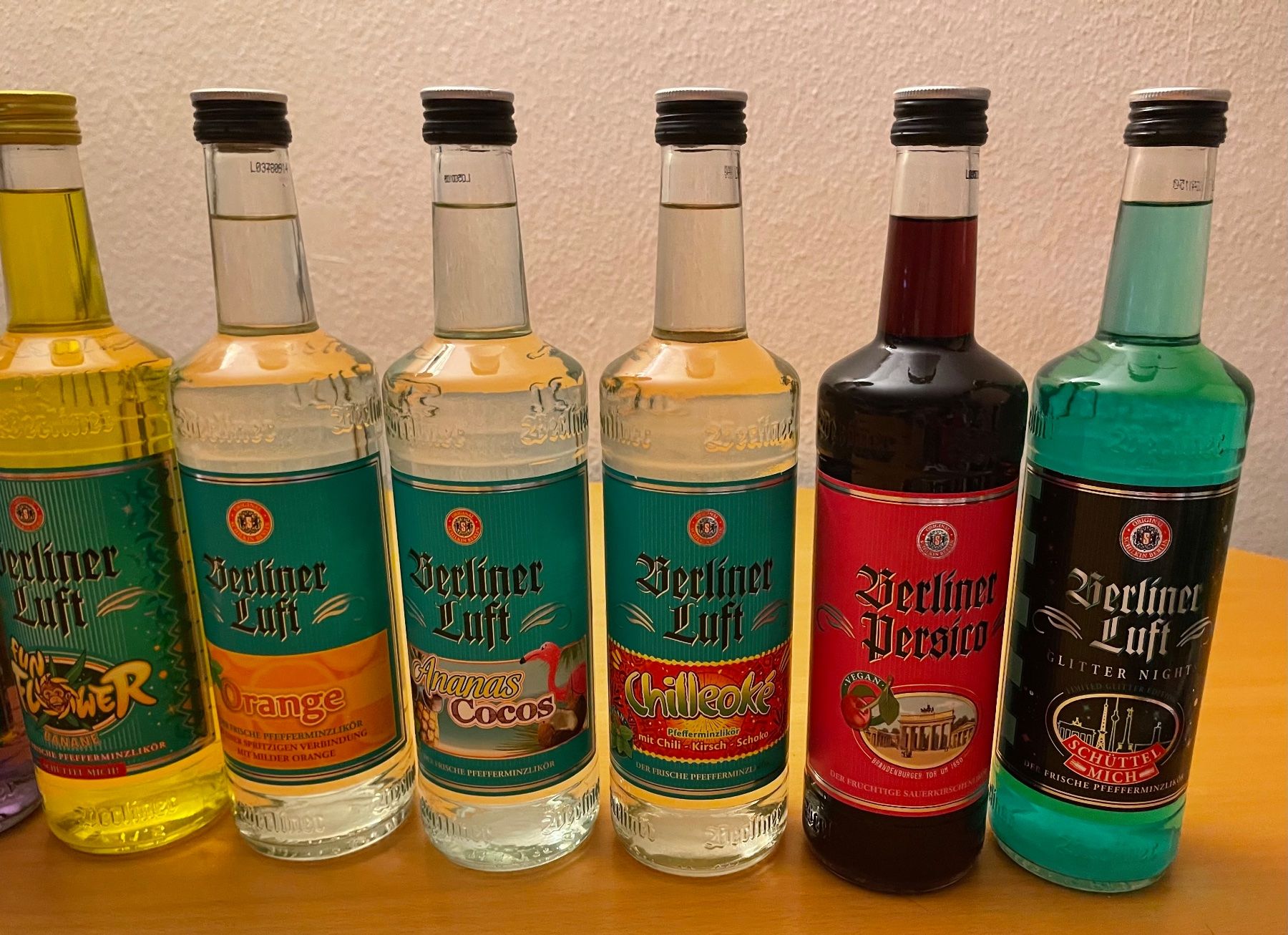 Spiritueux: 8 Flaschen Berliner Luft mit verschiedenem Geschmack – Neuf avec emballage d'origine à Basel par Seifehuesli 4