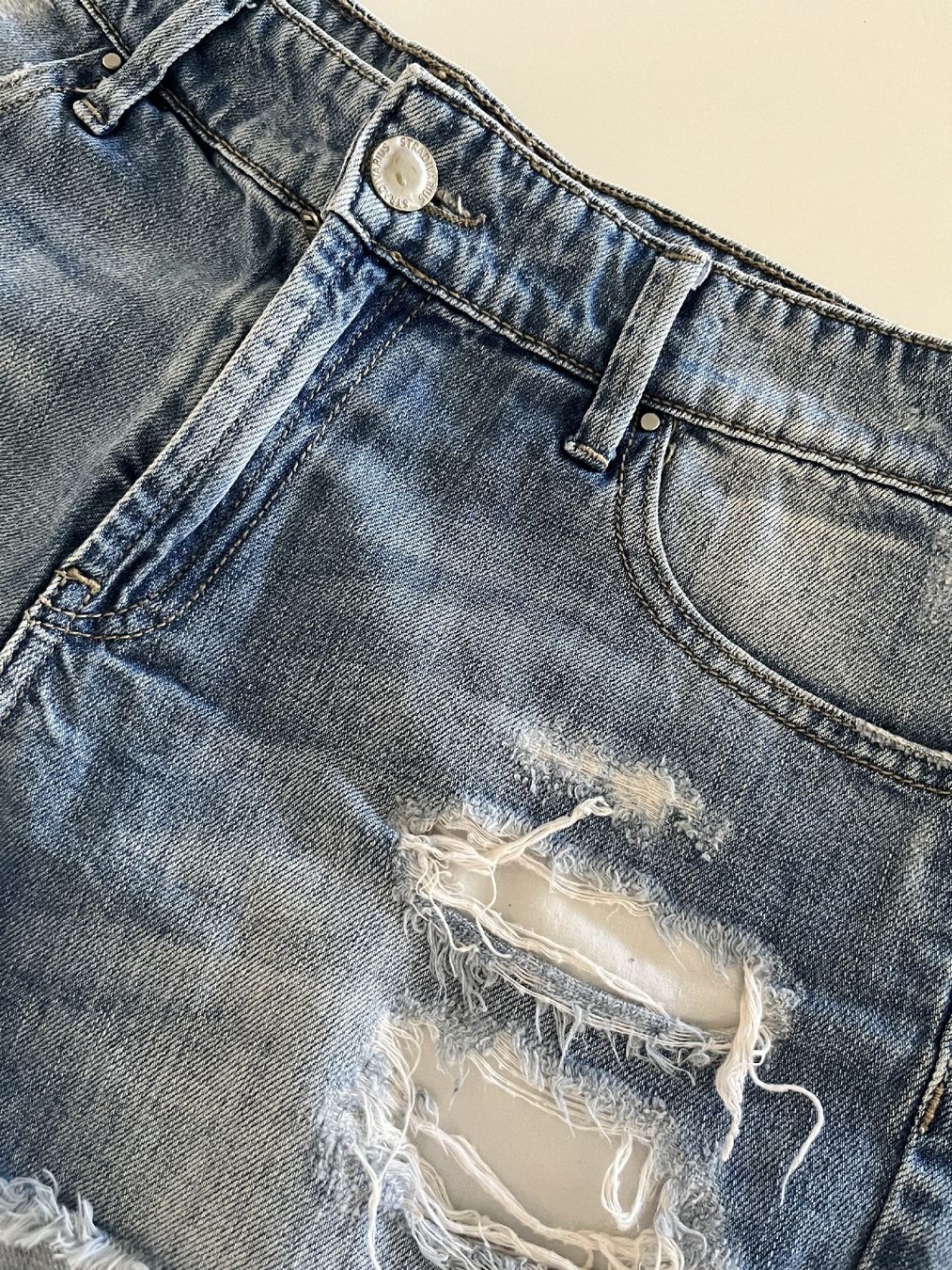 Stradivarius Jeans: Stradivarius Denim Shorts Gr 36 – Usato da Basel venduto da JJ.Elena 1