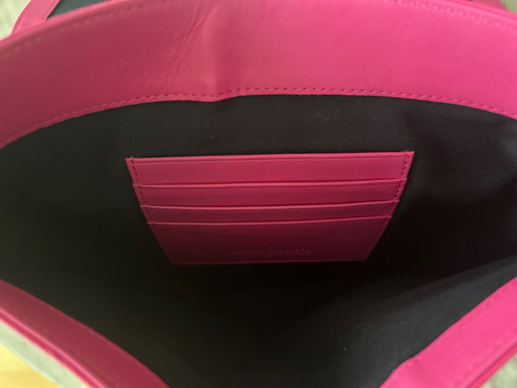 Covers & Borse: Tommy Hilfiger Tablet Case – Usato da Biel/Bienne venduto da zit_v5yc 7