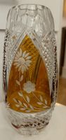 Vase en cristal taillé, décor floral ambré