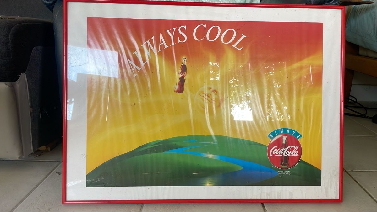Poster & Bilder: Affiche Coca-Cola Always Cool cadre rouge – Gebraucht aus Meyrin von jul_km5p