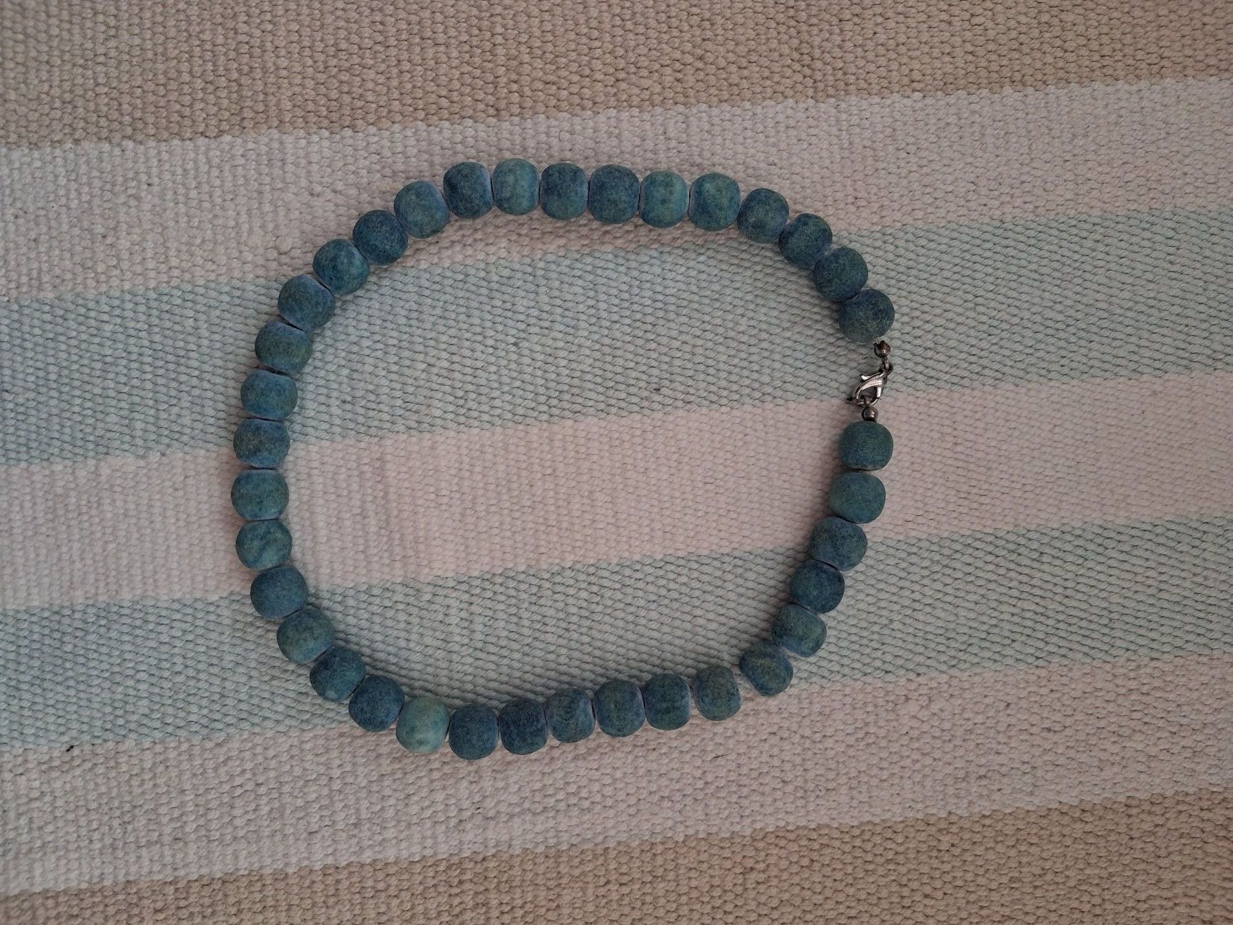 Colliers: Schöne Kette mit blauen Steinen, neu – Neuf avec emballage d'origine à Wald ZH par e8e