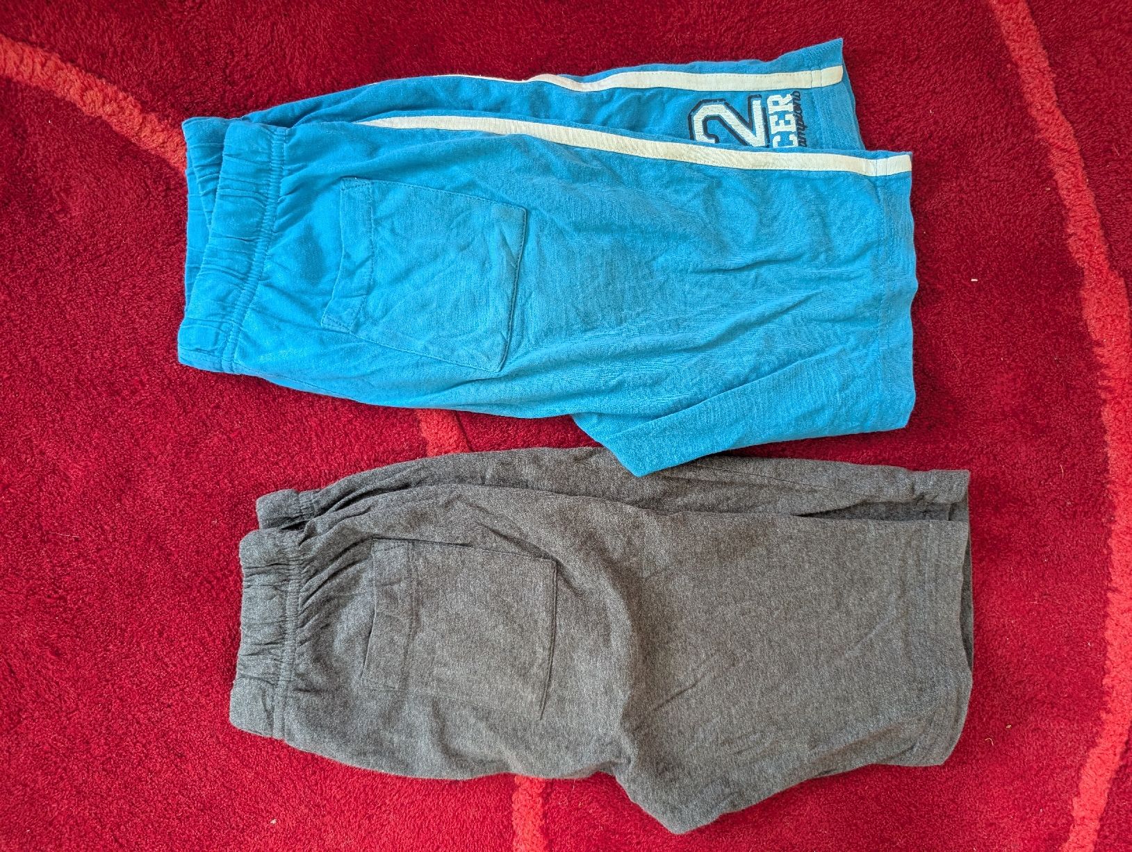Pantalons: 2 Shorts Gr. 122 – D'occasion à Winterthur par voan 2