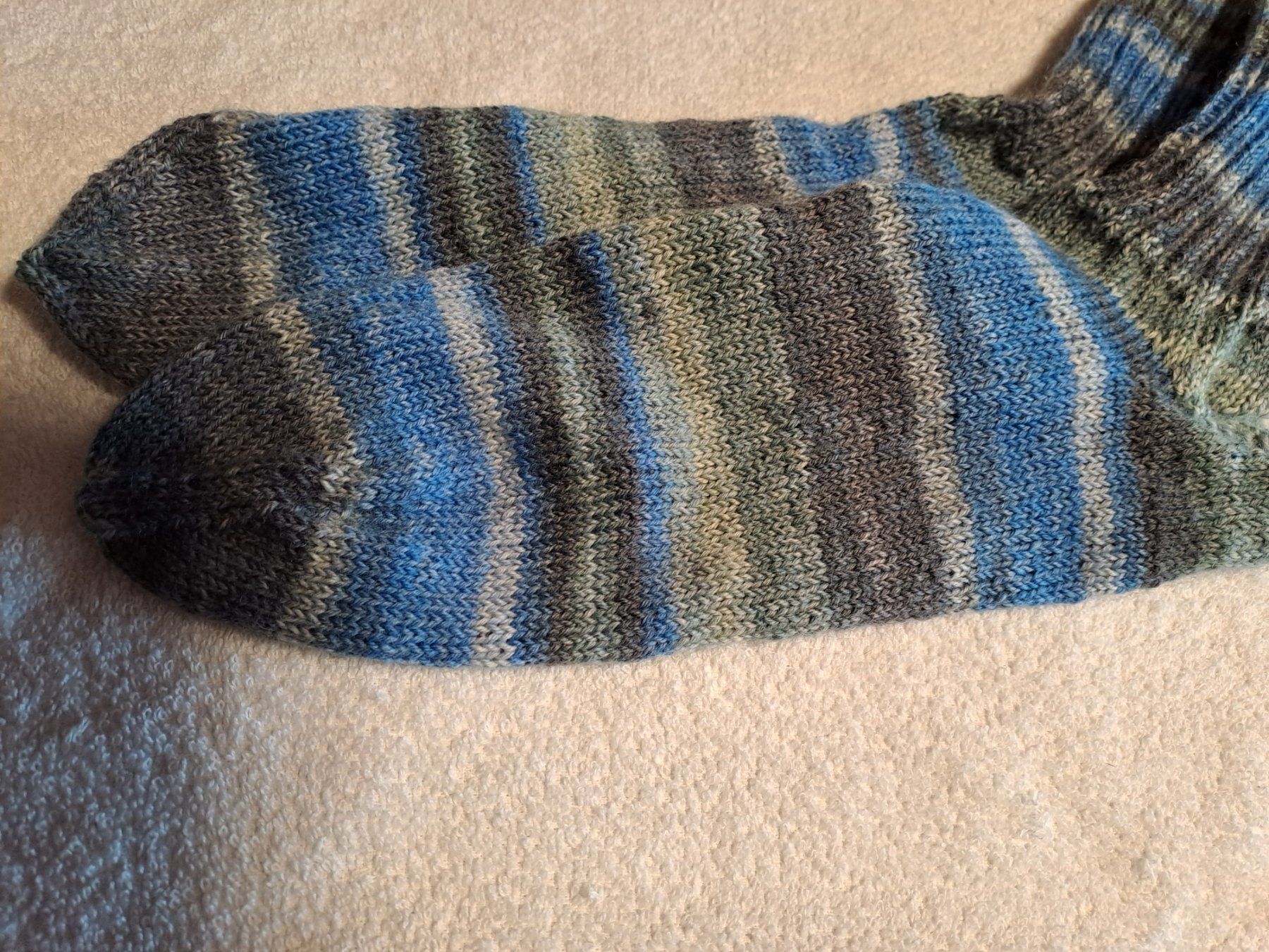 Calze: handgestrickte Socken in Grösse 42 /43 – Nuovo (secondo la descrizione) da Tuttwil venduto da wolleundstoff 1