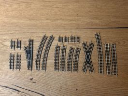 L1957 Geprüft: Konvolut Minitrix Gleise, 19-teilig (Spur N)