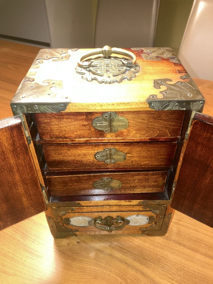 Barattoli: Schmuckkästchen Holz, Schmuckschatulle – Usato da Neftenbach venduto da 889095 1