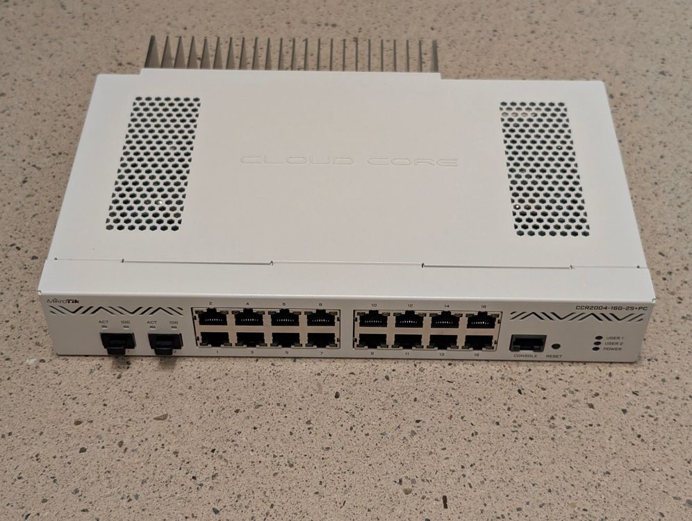 MikroTik Router CCR2004-16G-2S+PC (10G Router) (Gebraucht) in ...