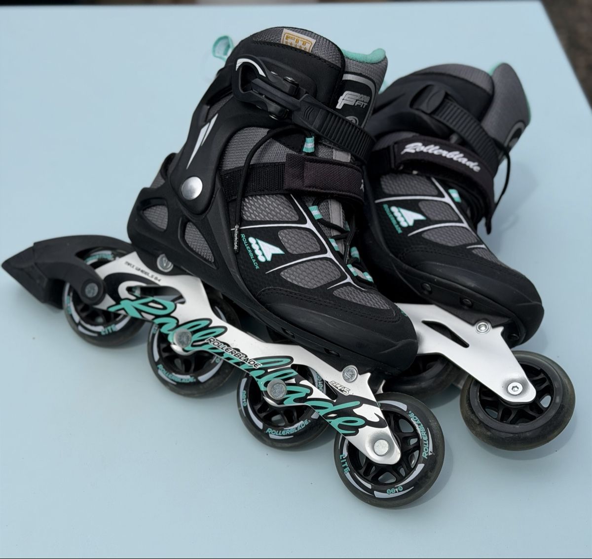 Pattini in linea & Pattini a rotelle: Rollerblades Gr. 37, nur 2x gefahren – Nuovo (secondo la descrizione) da Freienbach venduto da Delfinos
