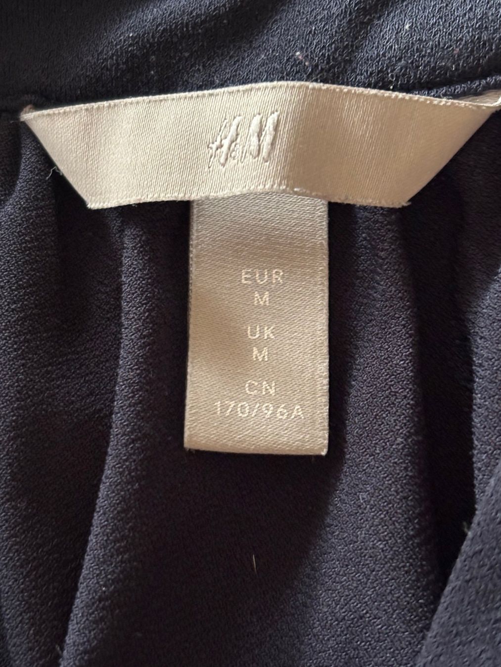 H&M Top: Haut bleu marine H&M, taille M – Usato da Grand-Lancy venduto da hip_2rbd 2