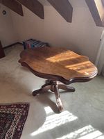 Kleiner Tisch aus Holz