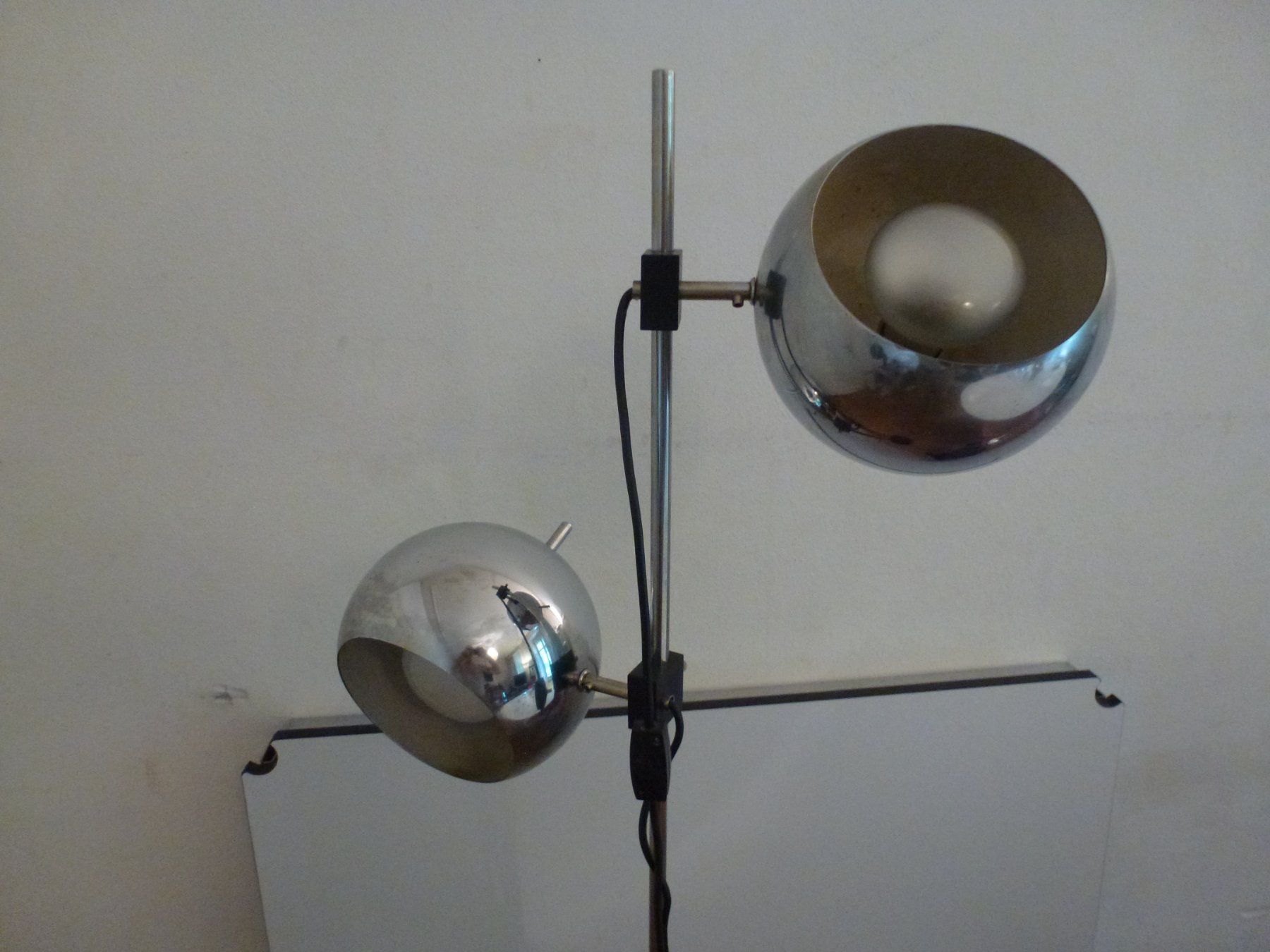 Lampade: Vintage Stehlampe mit Chromkugeln – Usato da Zürich venduto da Luftibus01 1