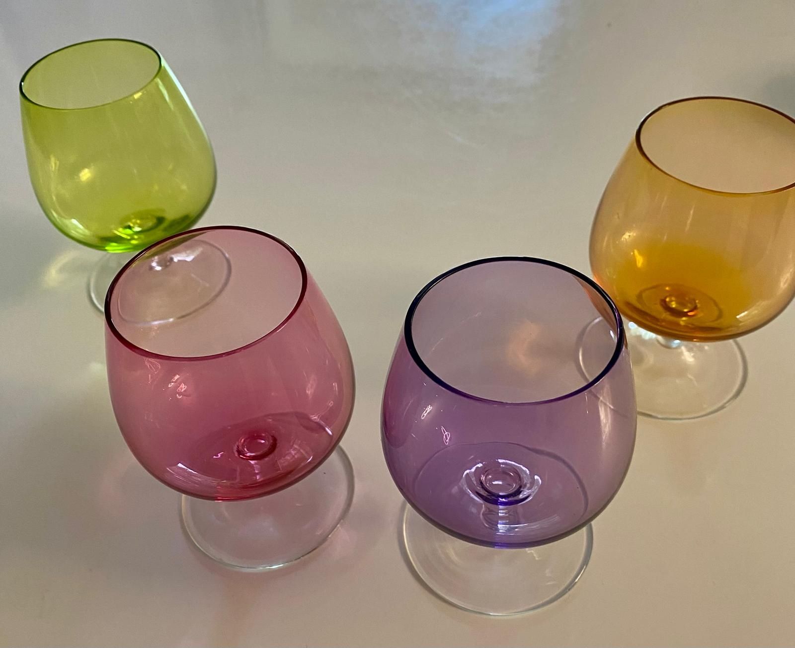 Bicchieri: 4er Set farbige Vintage Likörgläser / Schnapsgläser – Usato da Krauchthal venduto da SamsPuce