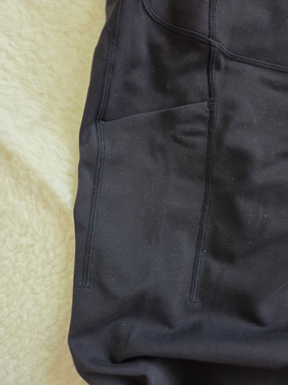 Lululemon Leggings: Lululemon Leggings Black Grosse 8 mit Pockets – Usato da Walchwil venduto da Petulas 1