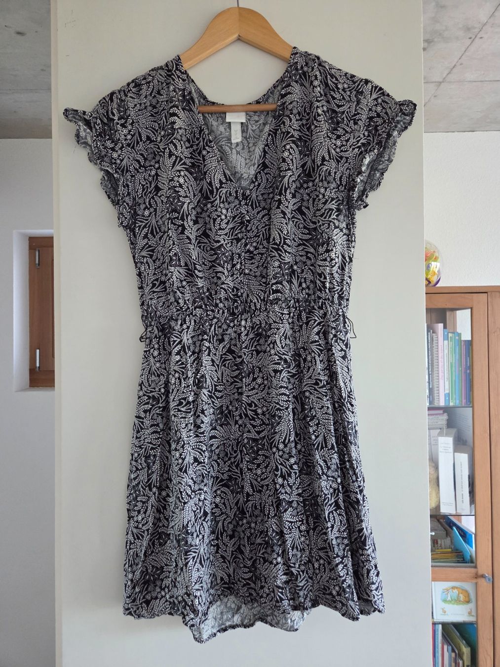 H&M Kleider: Kleid Gr. 36 mit Pflanzenmuster, Viskose – Neu (gemäss Beschreibung) aus Villars-sur-Glâne von richardette