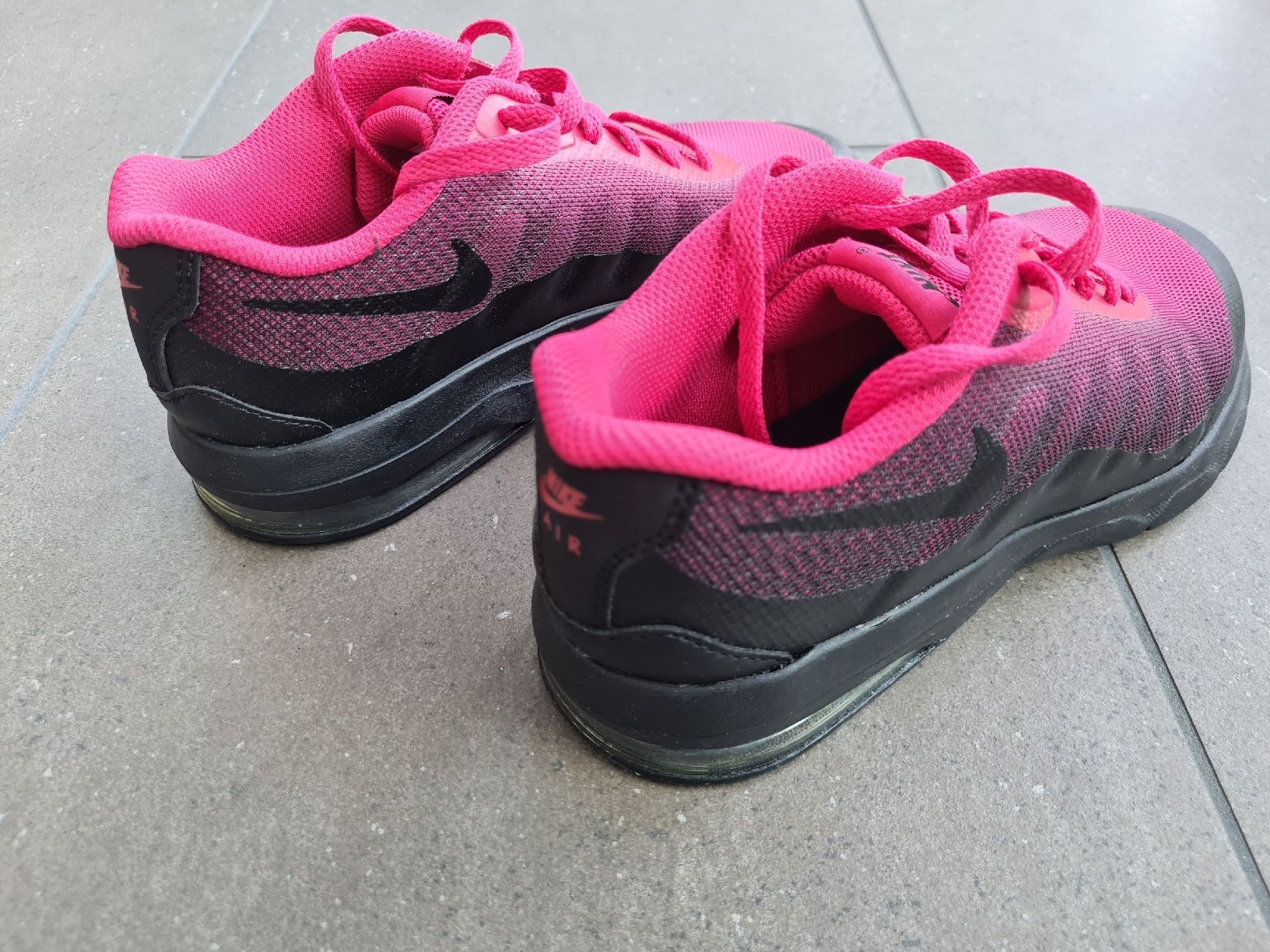 Nike Chaussures filles: Nike air gr.34, neuve – Neuf avec emballage d'origine à Peseux par Chrisha22 1