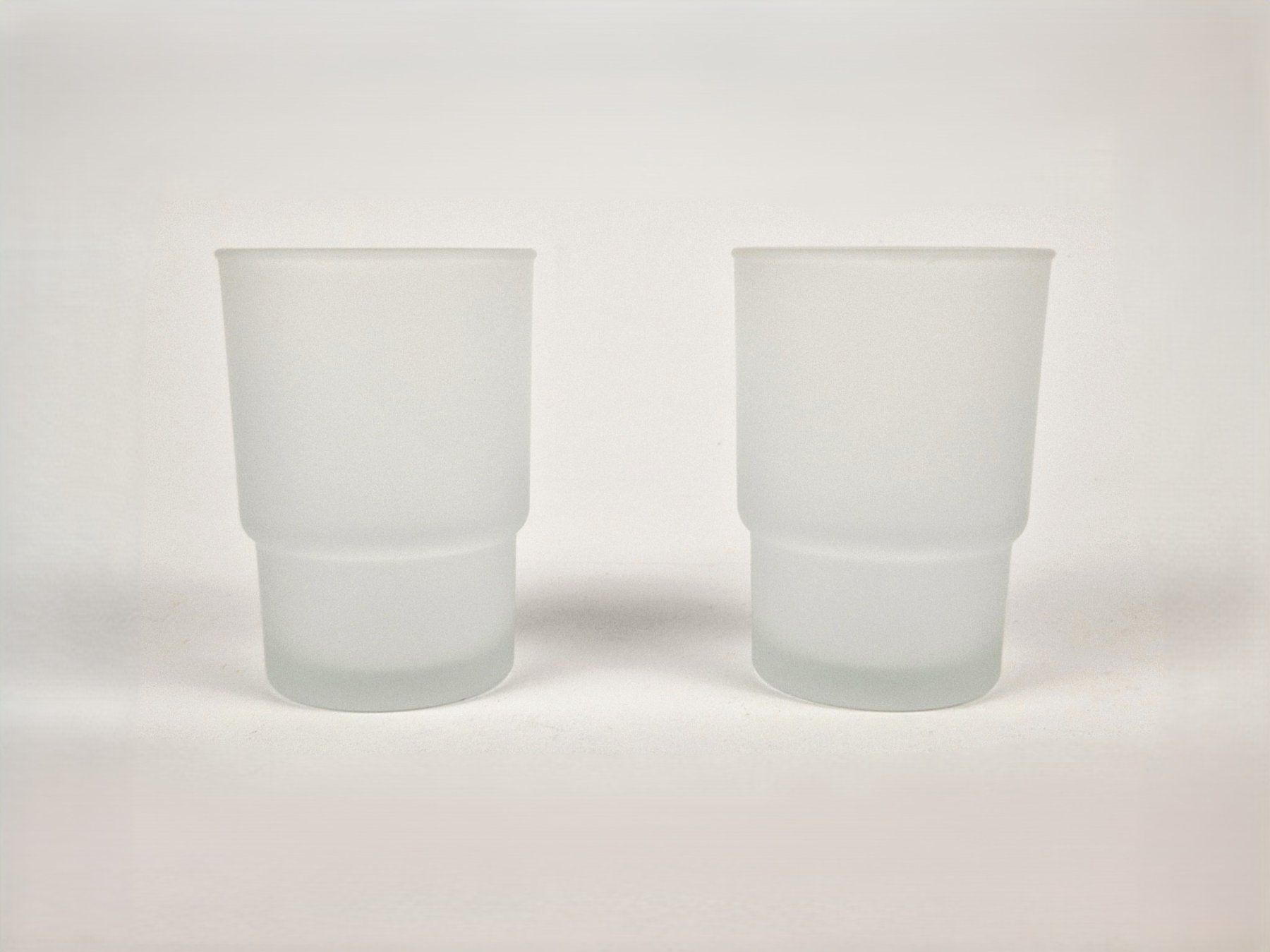 Verres: Zwei Zahnputzgläser aus mattem Glas – Neuf (Voir description) à Basel par Restwert_Basel