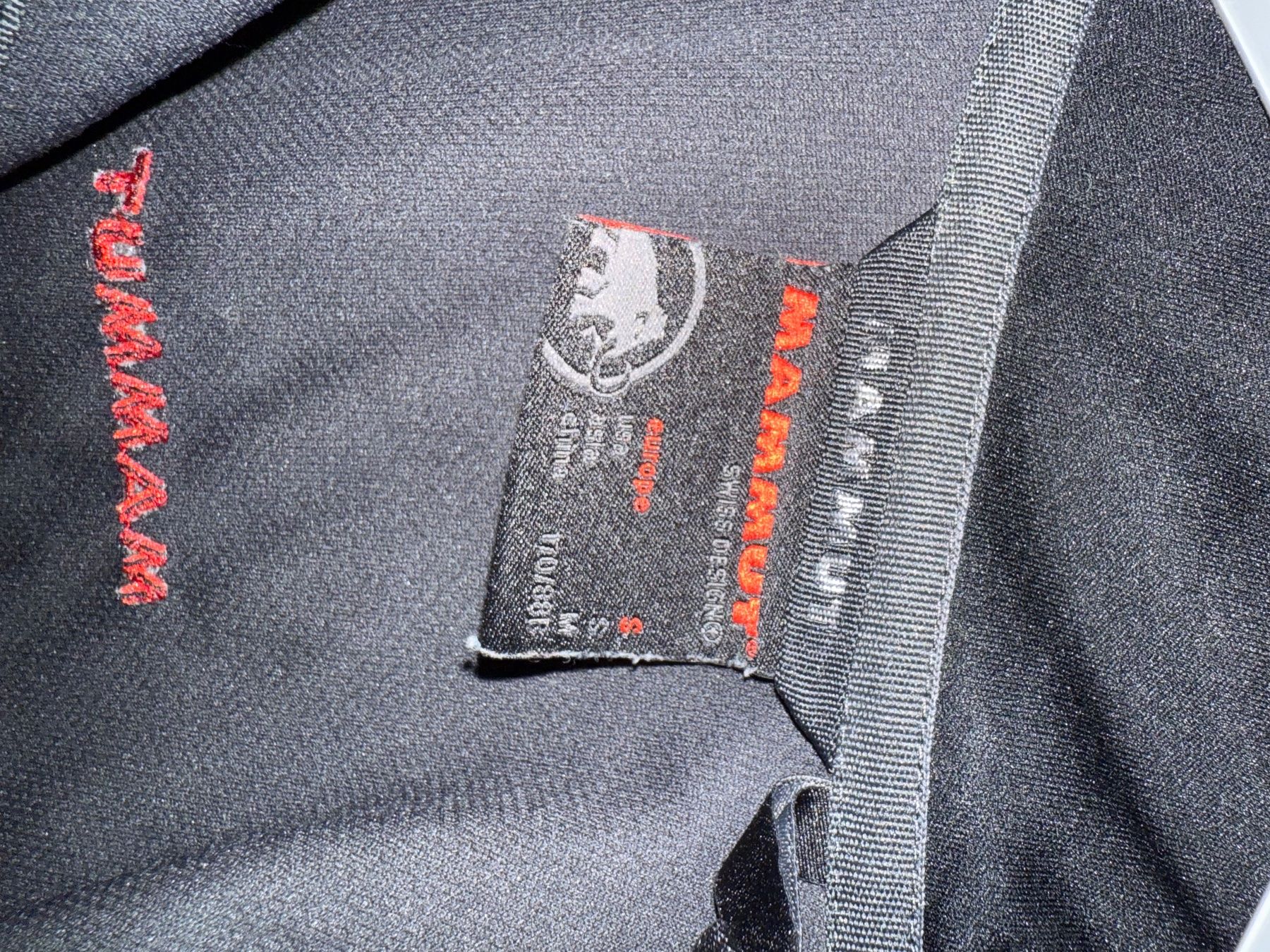 Mammut Jacken: Mammut Jacke Damen – Gebraucht aus Windisch von Cavibele 1