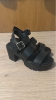 Schwarze Plateau Sandalen mit Schnallen Grösse 36