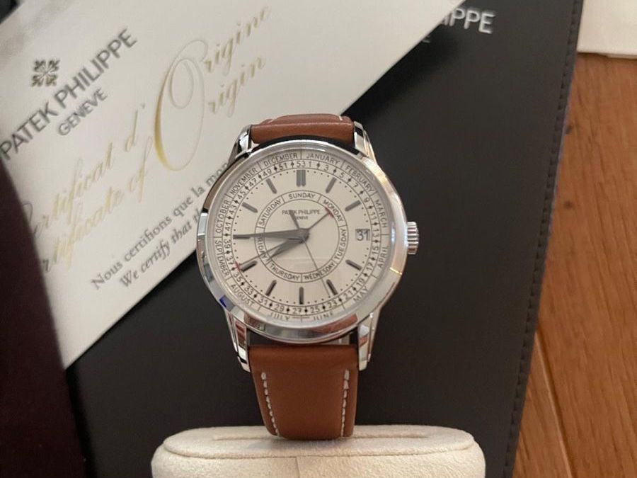 Patek Philippe Orologi: Patek Philippe Calatrava 5212A NEW – Nuovo e nell'imballaggio originale da Gossau SG venduto da DeRiE
