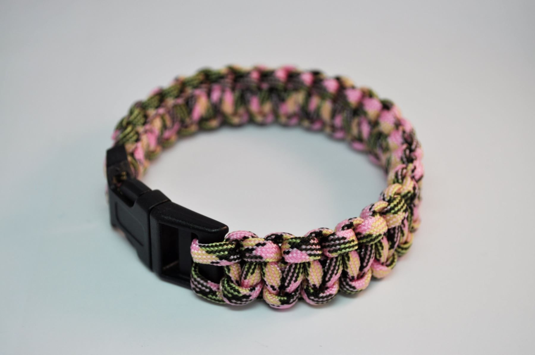 Bracelets: Paracord Rettungsseil mehrfarbig – Neuf avec emballage d'origine à Courlevon par HotSaleandPrice 2