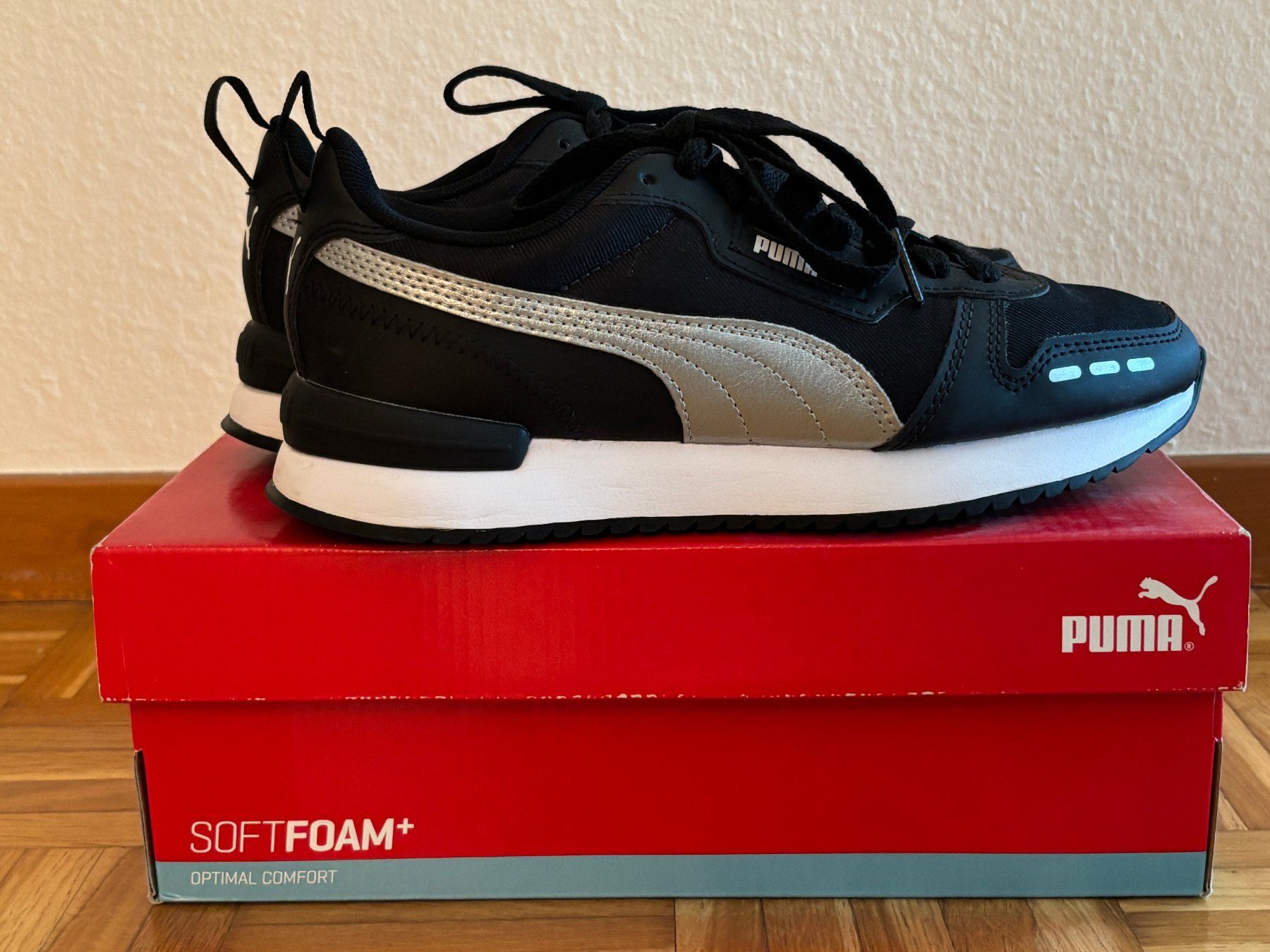Puma Scarpe da donna: Sneaker Puma schwarz/silber, Gr.37.5 - NEU – Nuovo e nell'imballaggio originale da Bassersdorf venduto da golden_sun 3