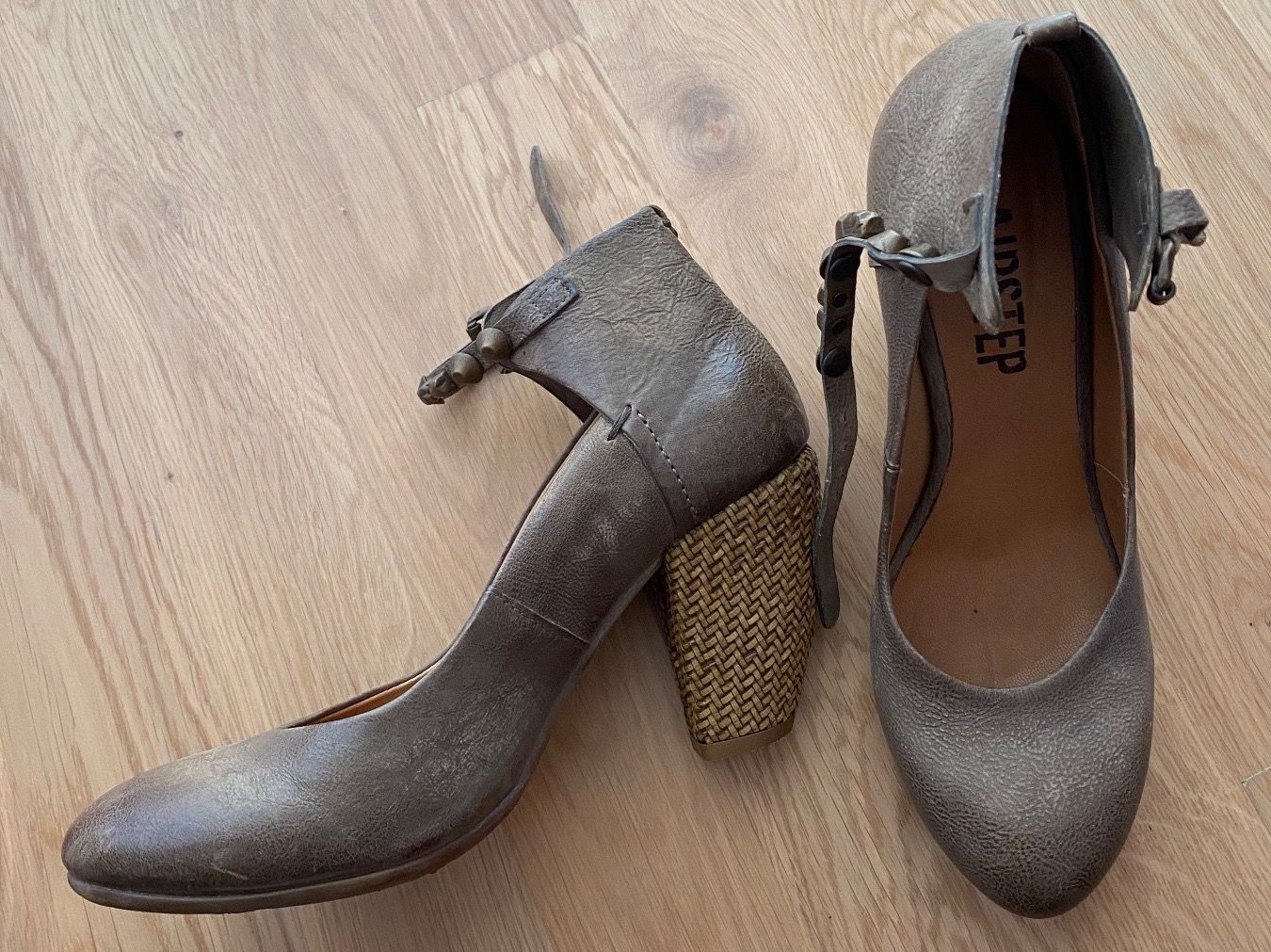 A.S.98 Scarpe da donna: Airstep A.S.98 Escarpins à brides – Usato da Clarens venduto da OptitesJoliesChoses 1