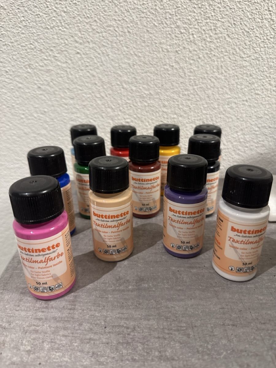 Farben: Buttinette Textilmalfarbe 12 – Gebraucht aus Uitikon Waldegg von LoriCor
