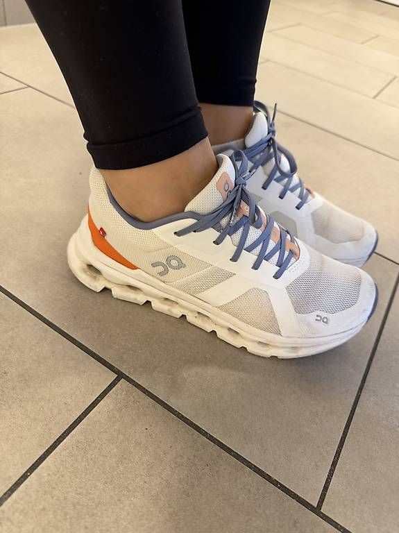 Scarpe da donna: ON Schuhe - Damen - Gr. 38 – Usato da Uitikon Waldegg venduto da mini000000