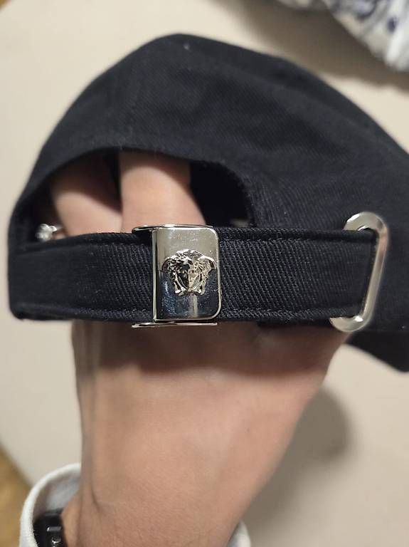 Versace Sonstige Kleidung & Accessoires: Versace Kappe original – Gebraucht aus Niederhasli von ee1308 2