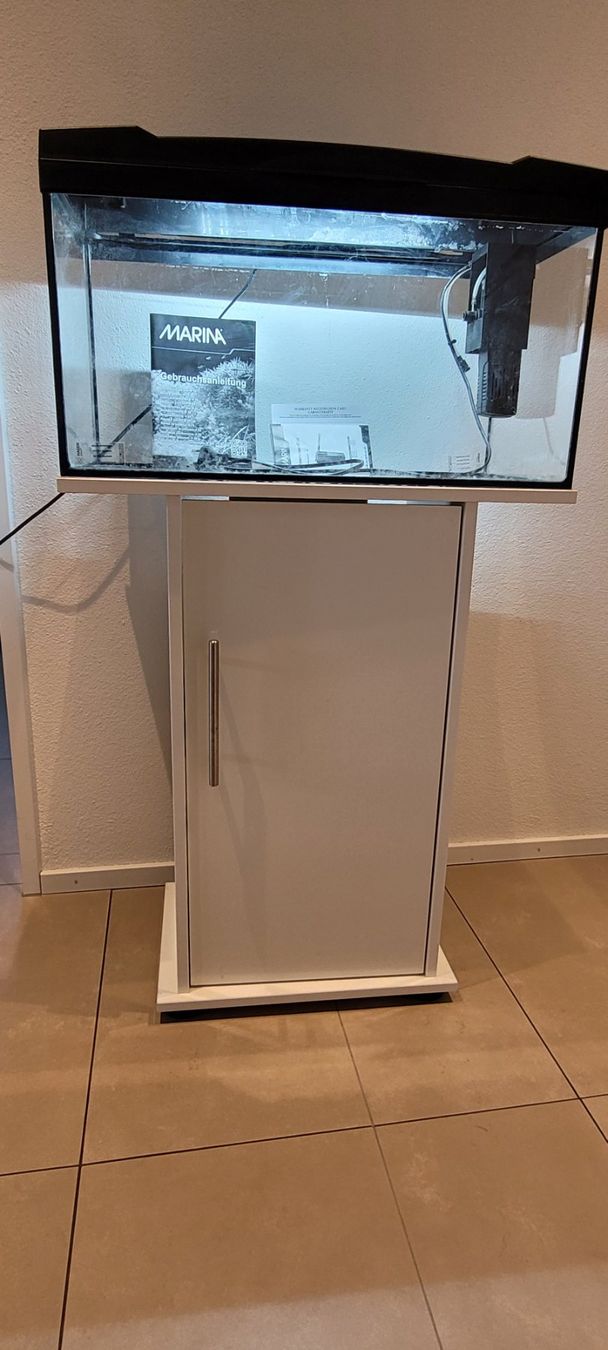Dennerle Aquarium: Aquarium Marina 54L + Robust & Elegantes Möbel – Gebraucht aus Sevelen von Raggaci