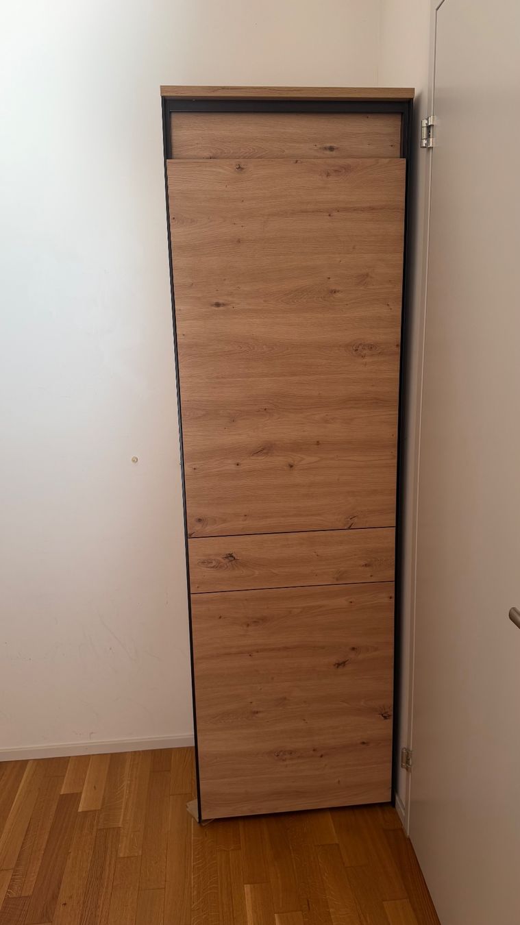 Armoires: Kleiderschrank – D'occasion à Schlieren par mal_j57k 2