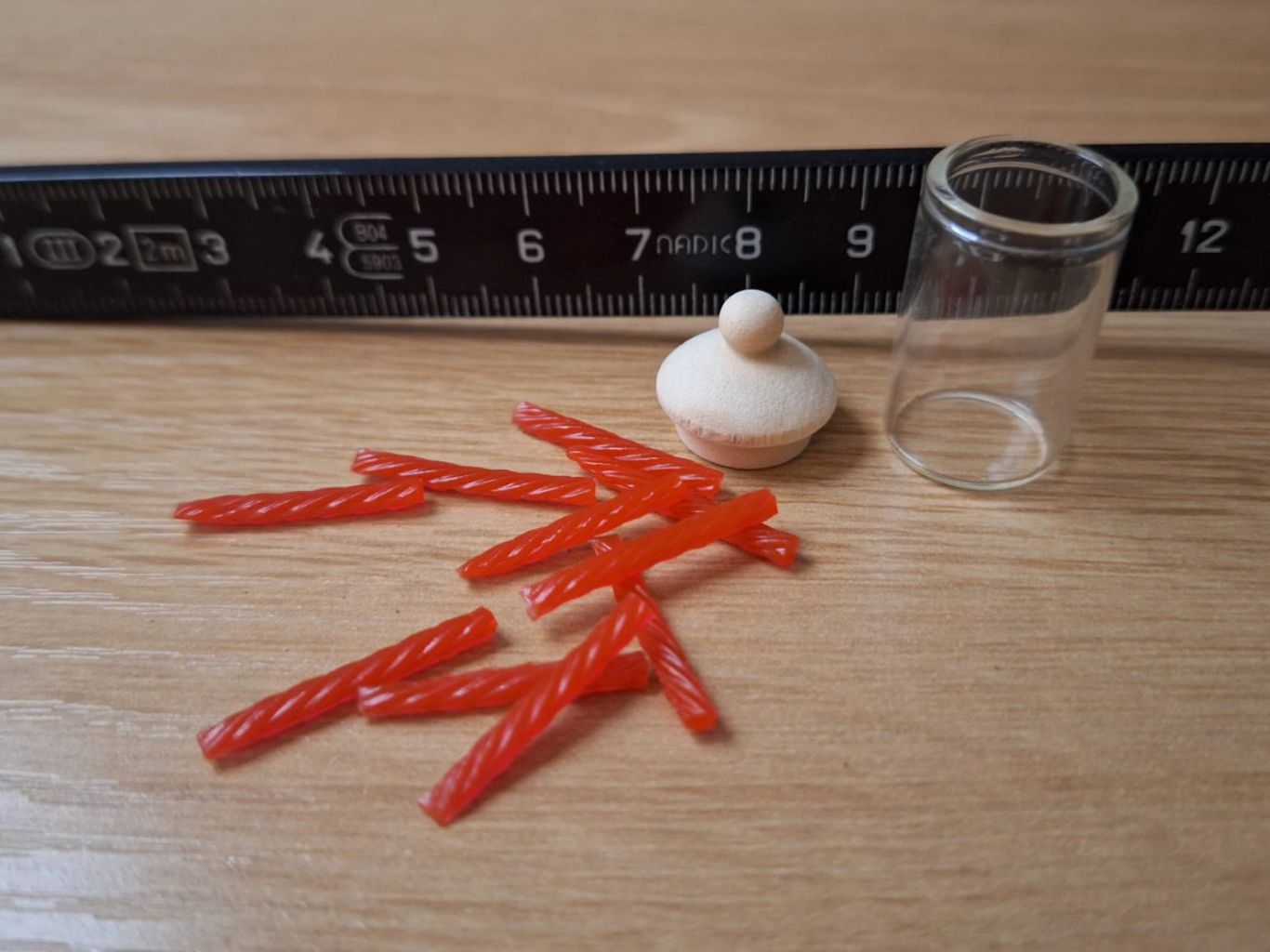 Puppenhäuser & -möbel: Twizzler Gummistangen Glas – Neu (gemäss Beschreibung) aus Zürich von HandmadeTinyFood 2