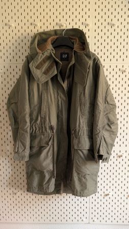 Gap insulated fishtail parka size M