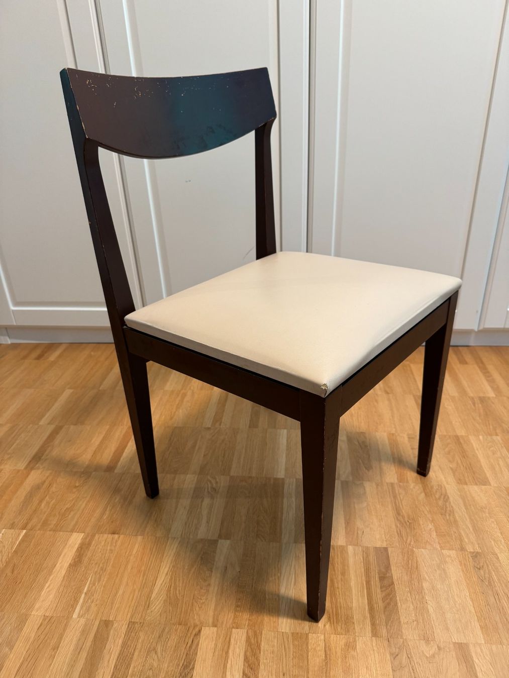 Chaises: Alter Stuhl, ca. 50 Jahre alt – D'occasion à Zürich par muxamsonntag 1