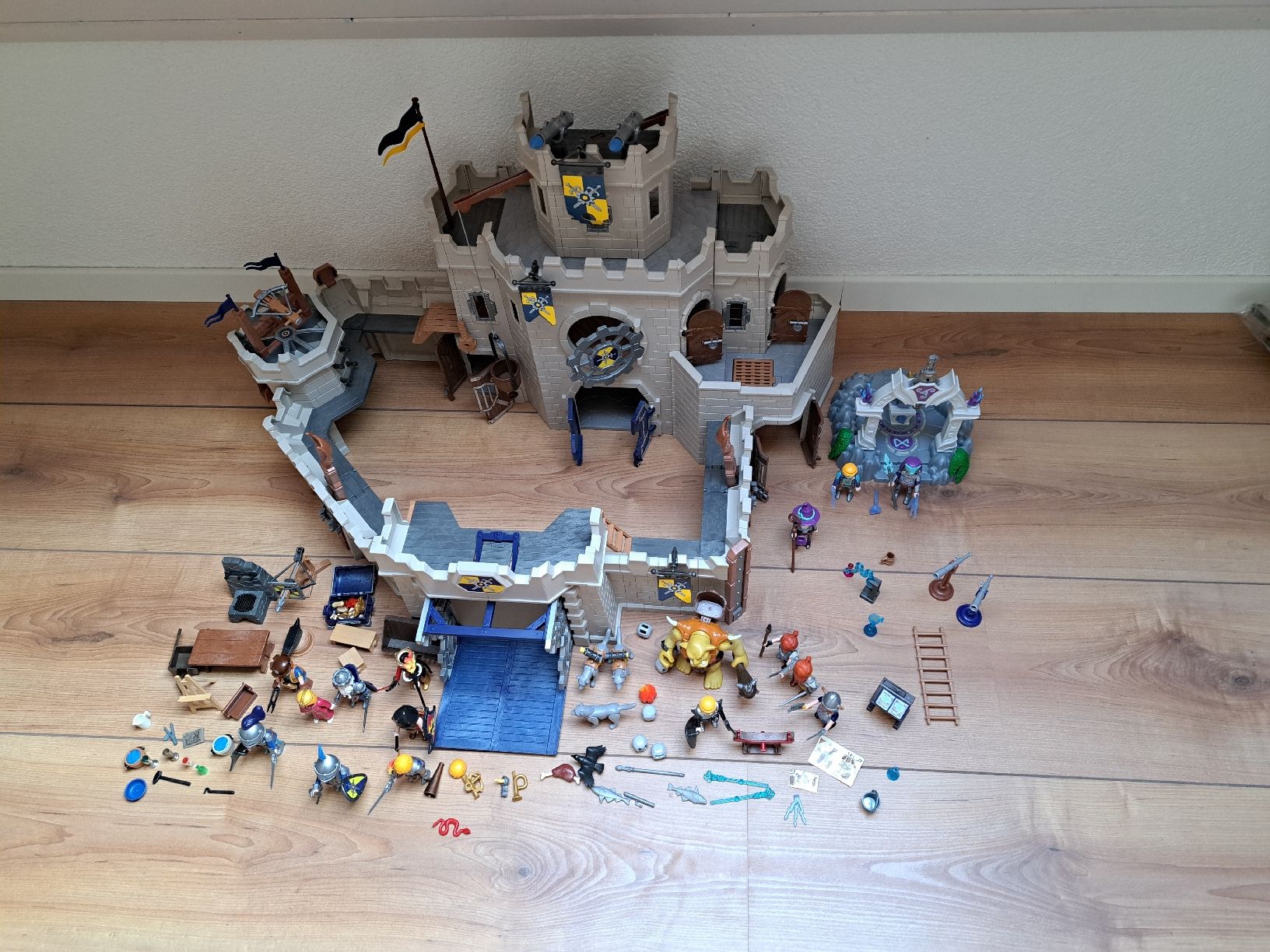 Playmobil Giocattoli: Playmobil Ritterburg novelmore – Usato da Wiesendangen venduto da laedi07 1