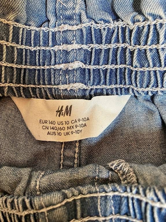 Pantalons: Jeans Shorts Mädchen – D'occasion à Haldenstein par meladin 1
